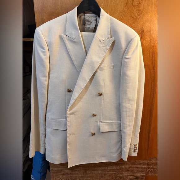 Elegant Men's Beige Double-Breasted Suit